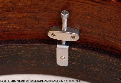 800px-203-0106-bodhran-rosewood-frame_hinnerk-ruemenapf-v01-i01-h2000 ::bodhran-info:: – Uncategorised - Page #3